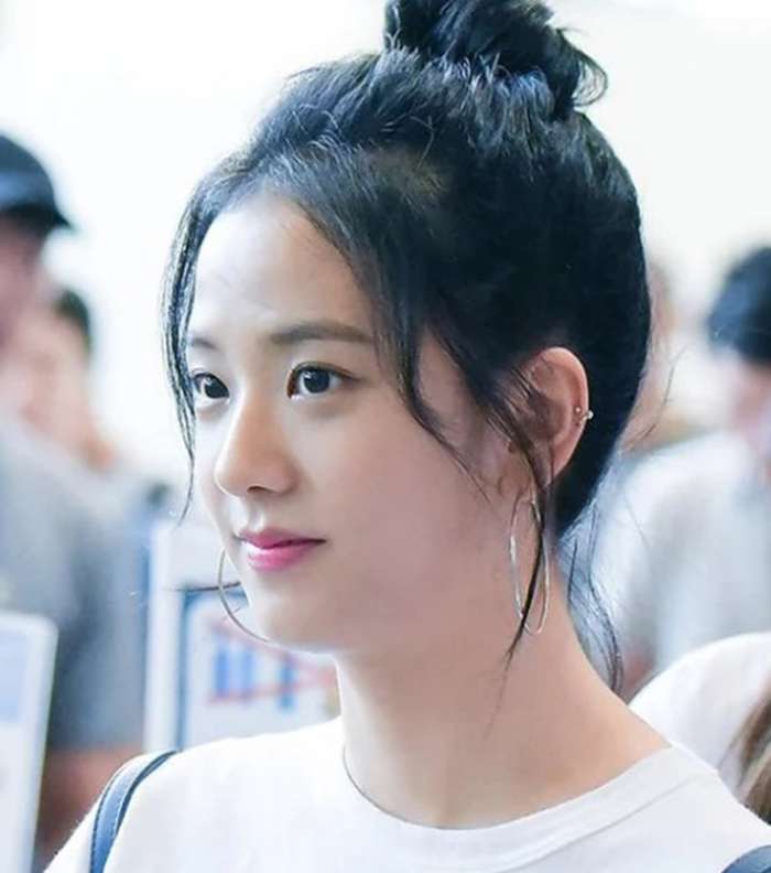 بلاك بينك بدون مكياج