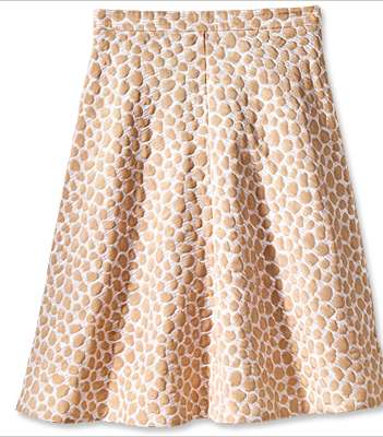 اعتمدي موضة التنورة بقصّة الـ A Line وموضة النيود