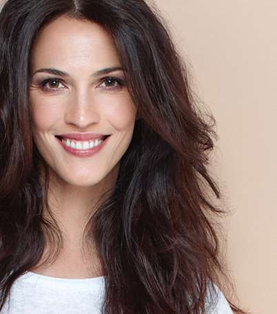 بشرة شابة مع UNE