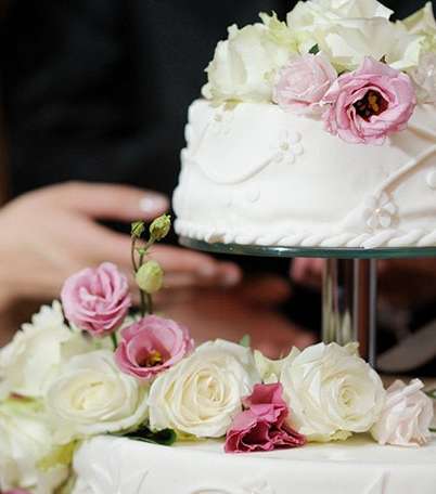 بالصور، أجمل قوالب الحلوى في حفلات زفاف نجمات هوليوود