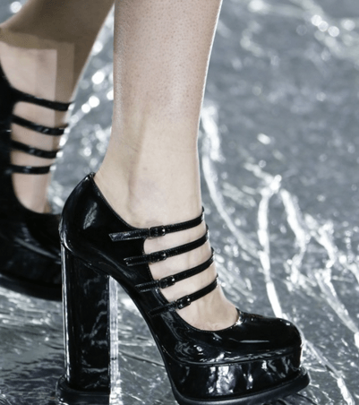 من ابرز جزم شتاء 2017 احذية الـ Platform Wedges من ماري كاترانتزو