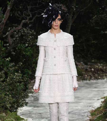 إطلالة 2 من مجموعة Chanel للازياء الراقية لربيع 2013