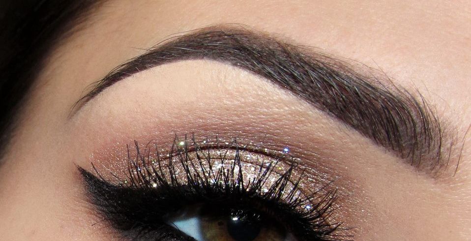 تعلمي طريقة رفع الحواجب بالمكياج