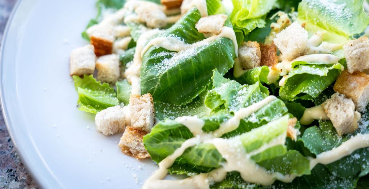 طريقة عمل سلطة السيزر