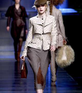 Christian-dior-rtw-fall-2010-9-3-2010-10