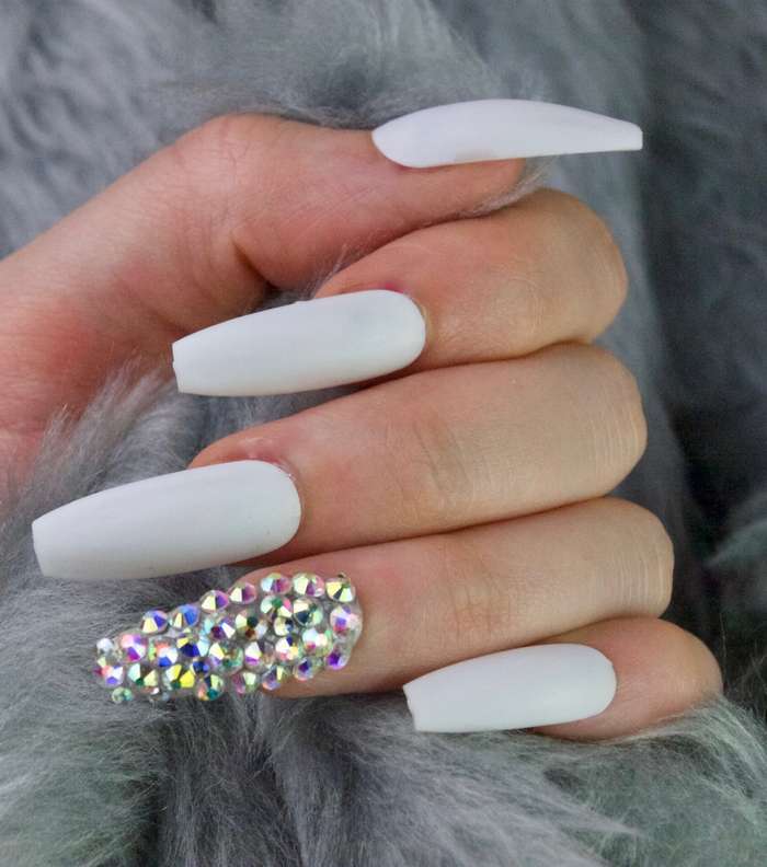 صور اجمل مناكير ابيض مطفي