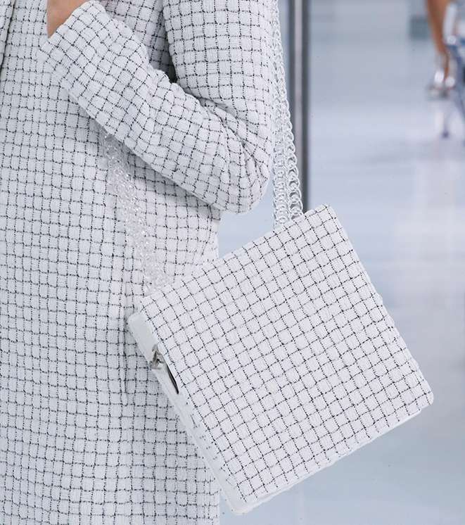 الحقيبة المقلمة والمقطعة من CHANEL لصيف 2016
