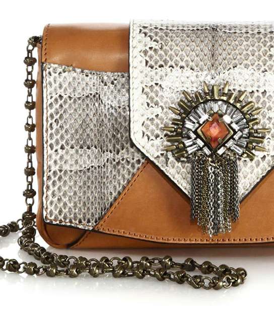 لاطلالة مميزة، اختاري الحقائب المطرزة في صيف 2015