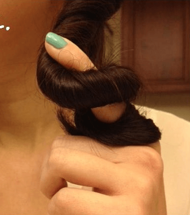 شعرك الملفوف على اصبعك