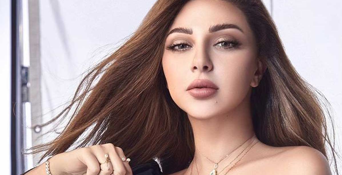 ميريام فارس تثير الجدل باطلالة من توقيع مصمم عربي