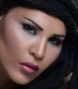 الفنانة الاماراتية أحلام بالإطلالة الخليجية القوية