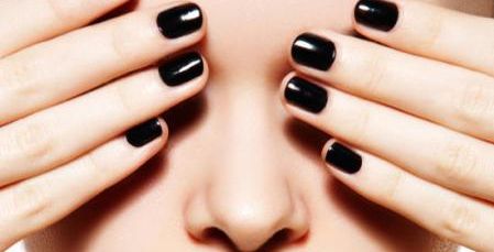 جفّفي طلاء الأظافر بوقت قصير