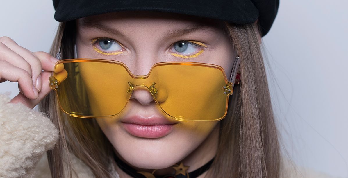 النظارات الشمسيّة تحاكي ألوان الماكياج المشرقة في عرض Dior الباريسي لشتاء 2019
