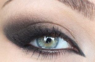 طريقة مكياج العيون