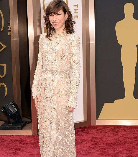 Sally Hawkins تخطئ في اختيارها فستانها لحفل الأوسكار 2014