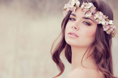 بالصور، باقة من أجمل وأرقى العطور العالمية لإطلالة المرأة الجذابة