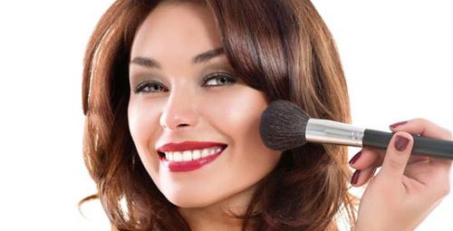 طريقة عمل مكياج خليجي ناعم بالصور