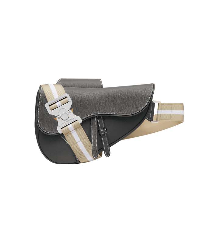 حقيبة الـ Saddle من ديور متوفرة لخدمة طباعة الاسم عليها