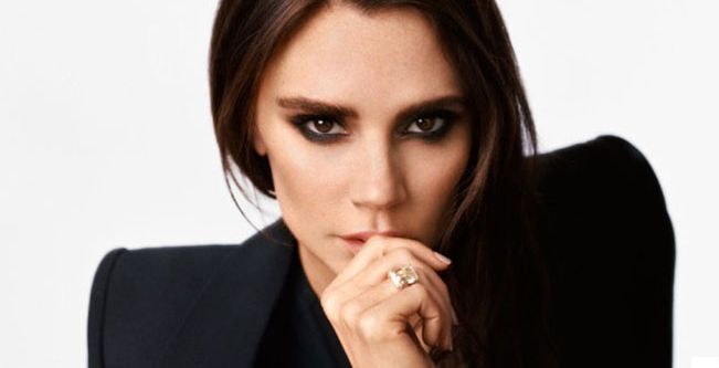 فيكتوريا بيكهام تتبرّع لمصابات الإيدز