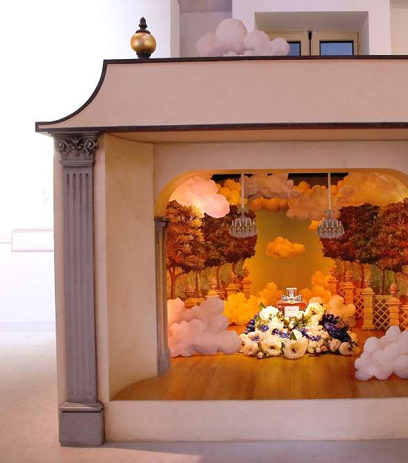 عطر ديور بين الورود... الزهرة المفضّلة لدى ديور