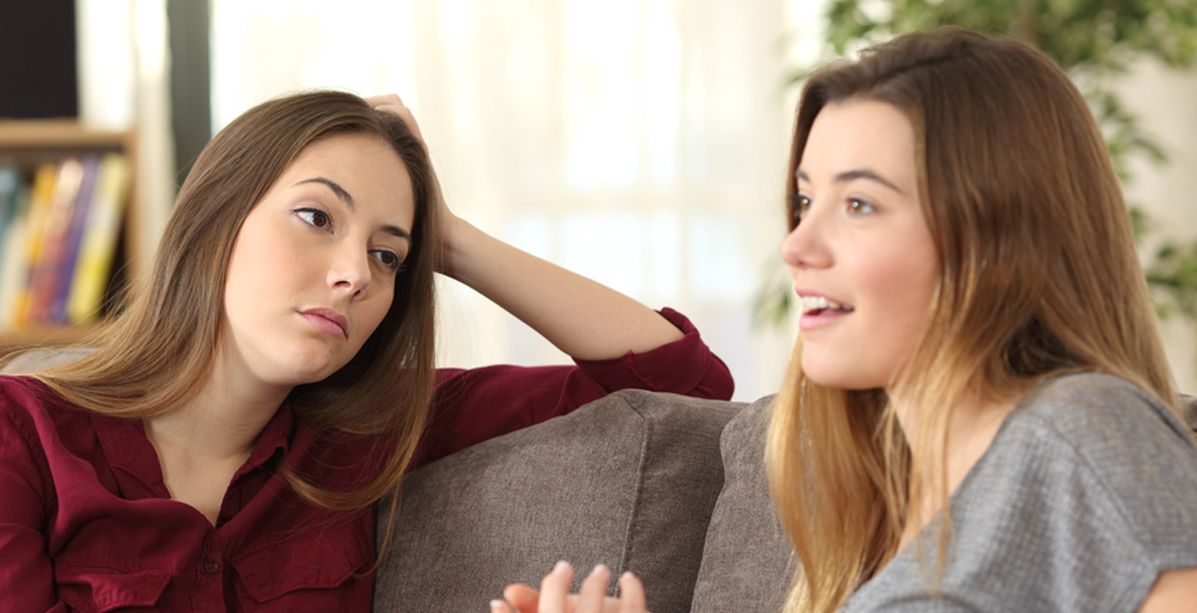 هي صديقة جيدة معك لكنّها تخون زوجها، ماذا تفعلين؟