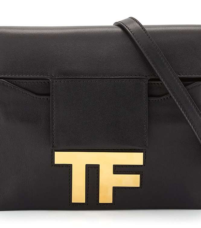 توم فورد يطلق أوّل حقيبة تحمل شعار الدار