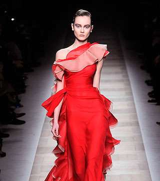 valentino-red-gown-23-12-2010
