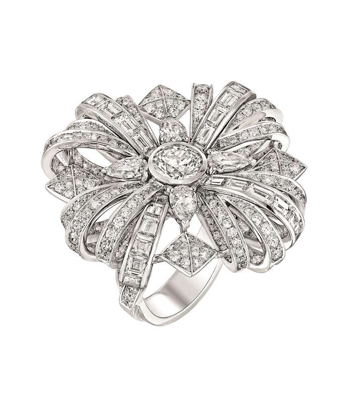 خاتم Attirante بحجم كبير من توقيع CHANEL من مجموعة les Talismans