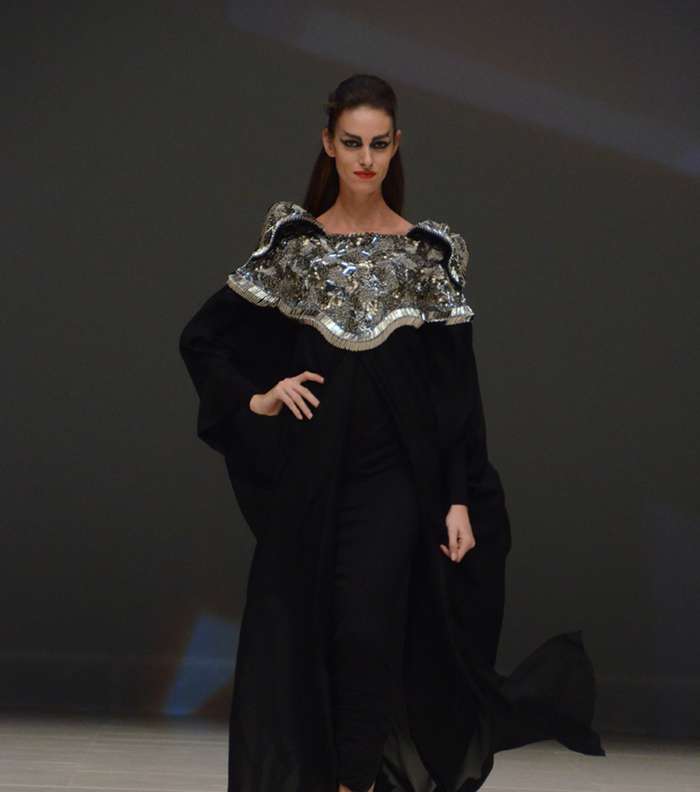 صور اخر موديلات العبايات بين يديك