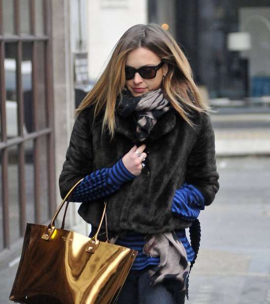 ارتدي الحقيبة الميتاليكيّة لإطلالة ملفتة في شتاء 2013