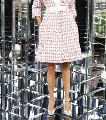 المعطف التويدي بالمقطع من Chanel لصيف 2017