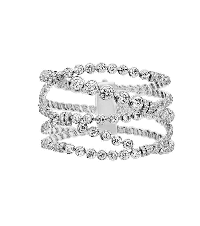 سوار ماسي عريض بخطوط ماسية من CHANEL من مجموعة Flying Cloud