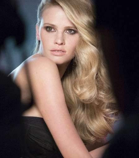 لارا ستون...تعتبر لوريال باريس تسيّر الجمال مع الشخصيّة 