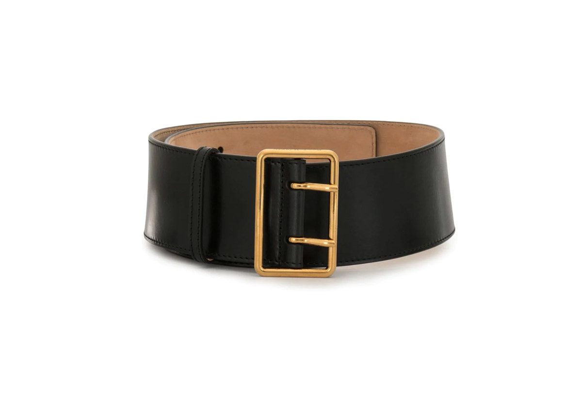 حيل موضة تجعل صدرك يبدو مرفوعا ومشدودا