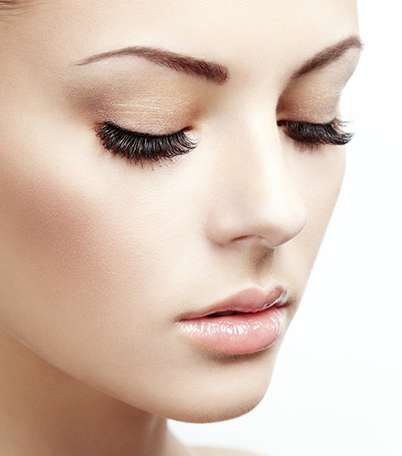 طرق إدخال الأبيض إلى مكياجك