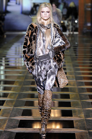 too-much-animal-prints-Roberto-Cavalli-26-11-2010