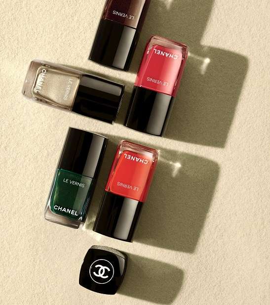 ألوان قويّة لطلاء أظافر CHANEL هذا الصيف