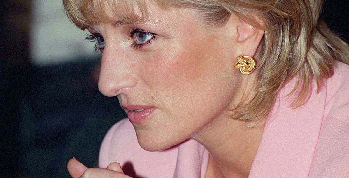 ليدي ديانا كسرت التقاليد الملكية بطلاء الأظافر الأحمر والدوافع كانت مقنعة!