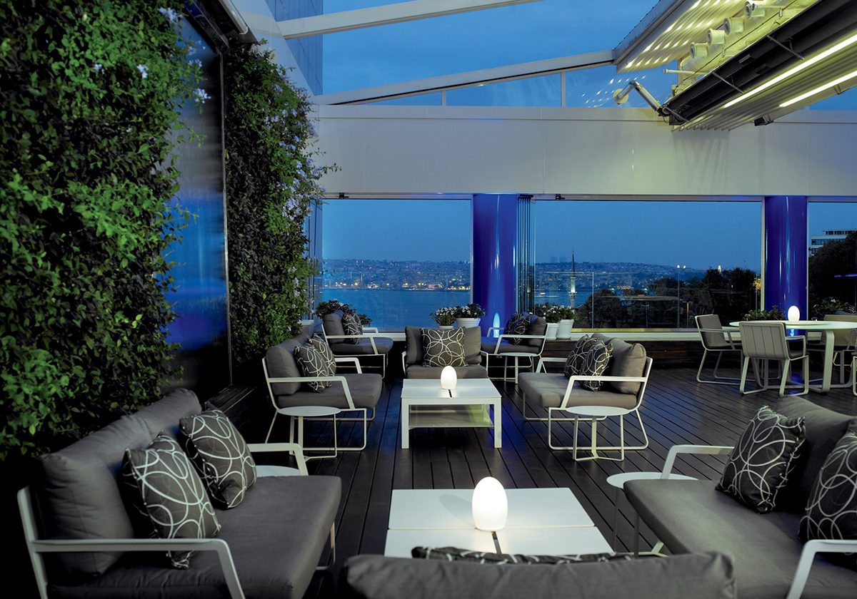 رفاهية واطلالة مثالية في فندق ريتز كارلتون اسطنبول