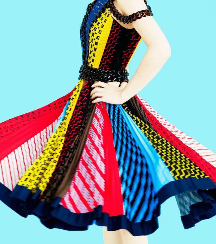 فستان الدانتيل بالقصة الضيقة على الخصر والمنفوخة عند التنورة من ماري كاترانتزو