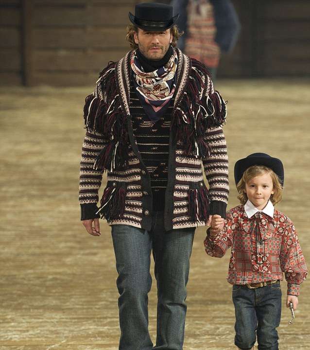 لوك مميّز من عرض Chanel Metiers D'art في دالاس