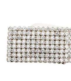 ارتدي هذا الموسم عقد التشوكر الكريستالي