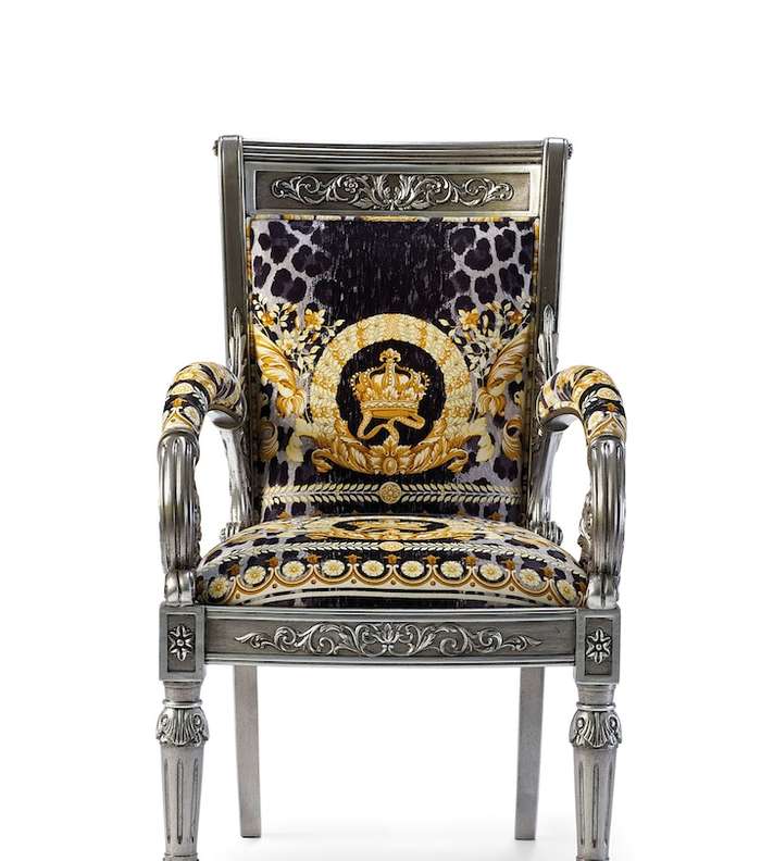 كرسي الباروك من Versace