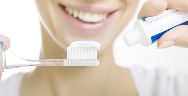 استعمالات وفوائد جمالية لمعجون الأسنان 