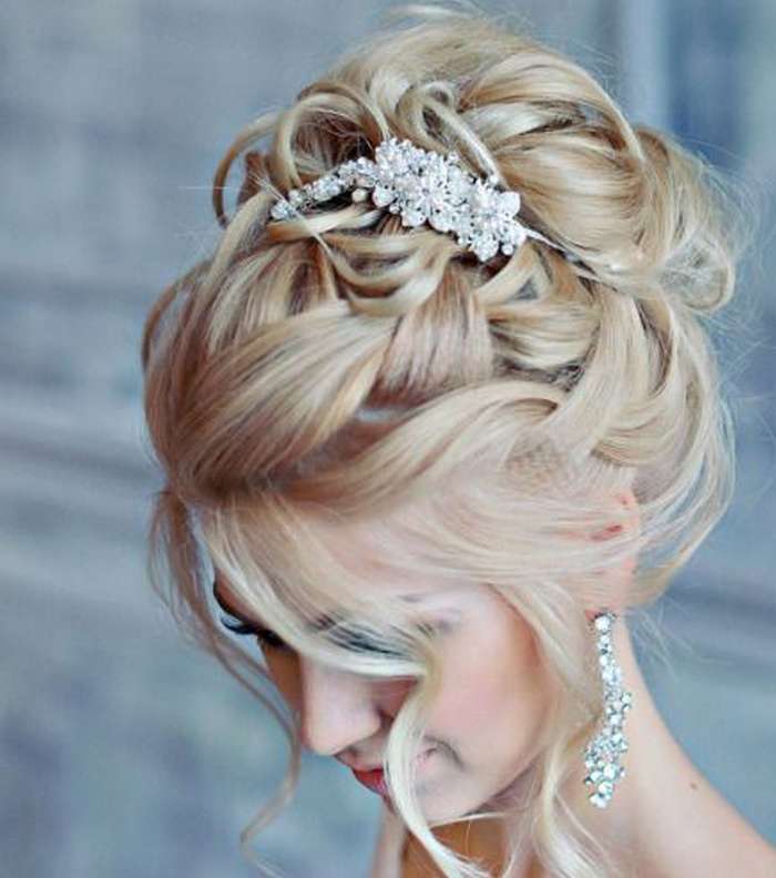 اختاري تسريحة سندريلا مع لمسة عصرية من هذه المجموعة