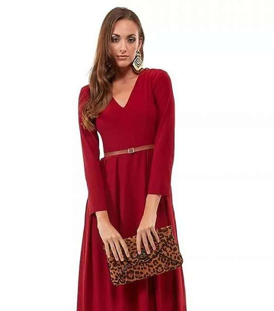 الفستان الأحمر بالأكمام الطويلة