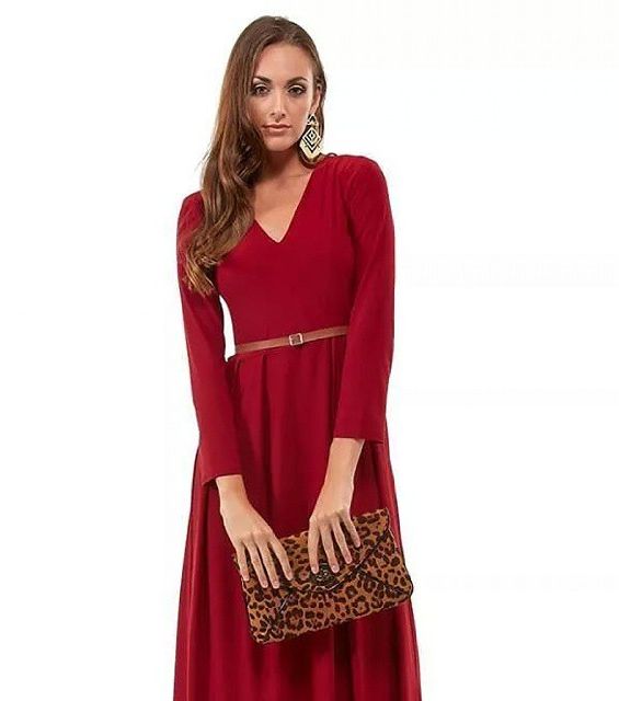الفستان الأحمر بالأكمام الطويلة