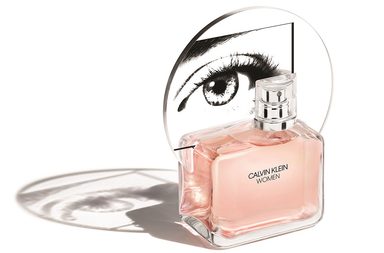 مسيرة إبداع راف سايمونز مستمرة مع عطر Calvin Klein Women