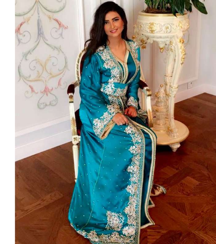 عبايات ملونه بالصور