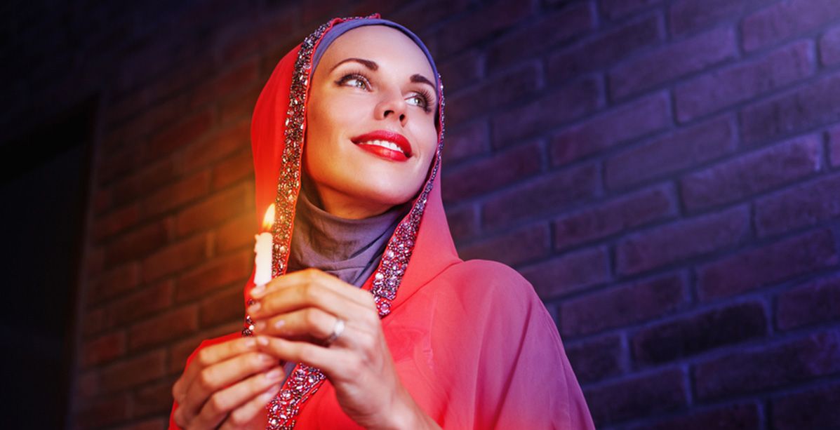 كيف تتصرفين عند تلبيتك لدعوة الإفطار بحسب الاتيكيت؟